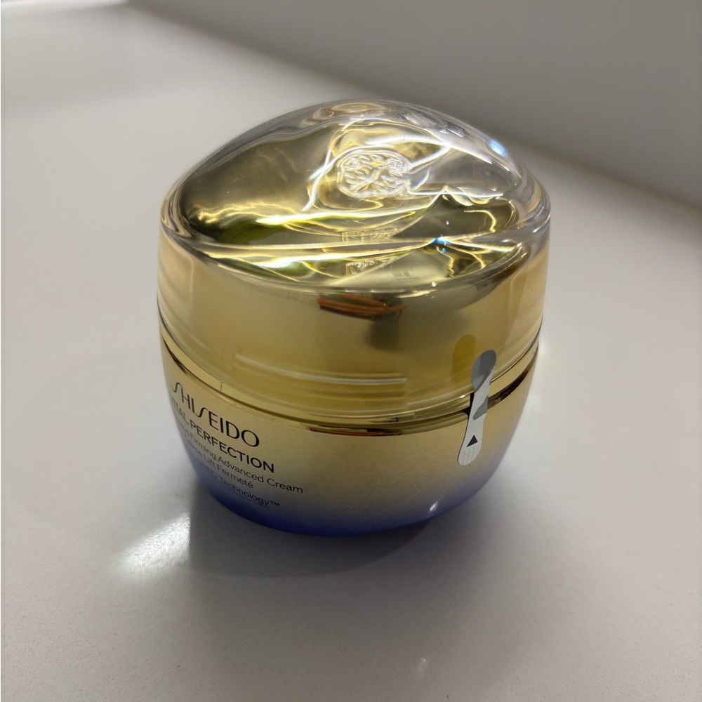 Shiseido Vital Perfection Uplifting and Firming Advanced Cream